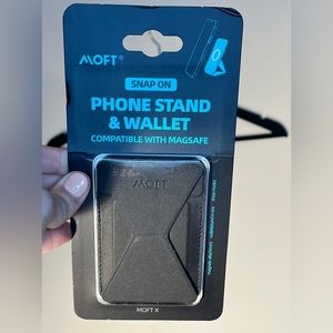 Moft MagSafe Phone wallet/stand/case attachment